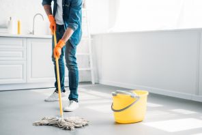 Deze 10 schoonmaakartikelen zijn onmisbaar als je op jezelf gaat wonen
